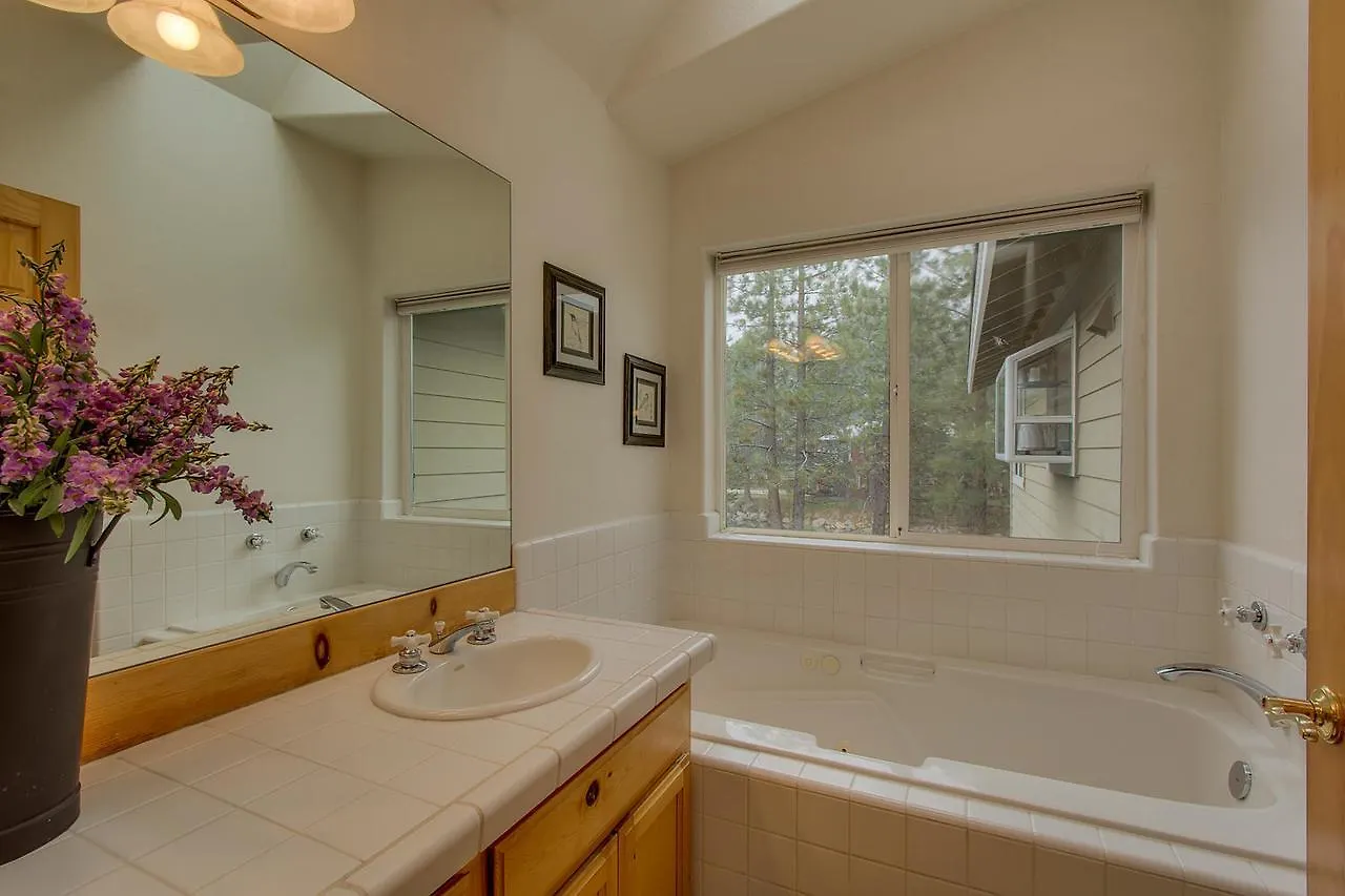 بيت للعطل Tahoe Island House - Three Bedroom Home سووث لاك تاهوي