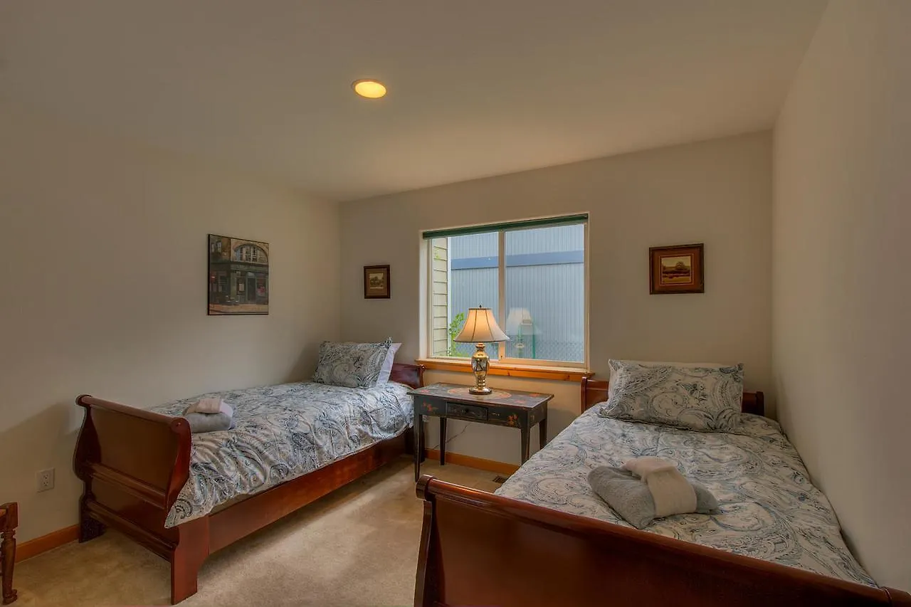 Tahoe Island House - Three Bedroom Home سووث لاك تاهوي بيت للعطل